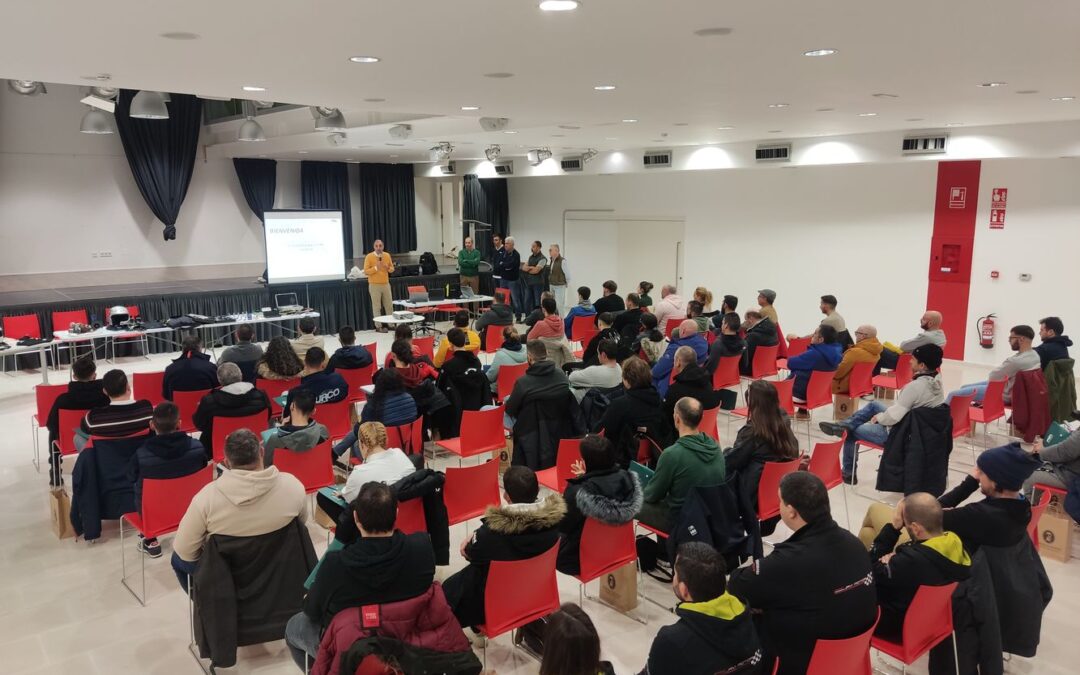 A FGA ORGANIZA UN CURSO DE CRONOMETRADORES E OUTRO DE COMISARIOS DE RUTA E RADIOS EN LUGO